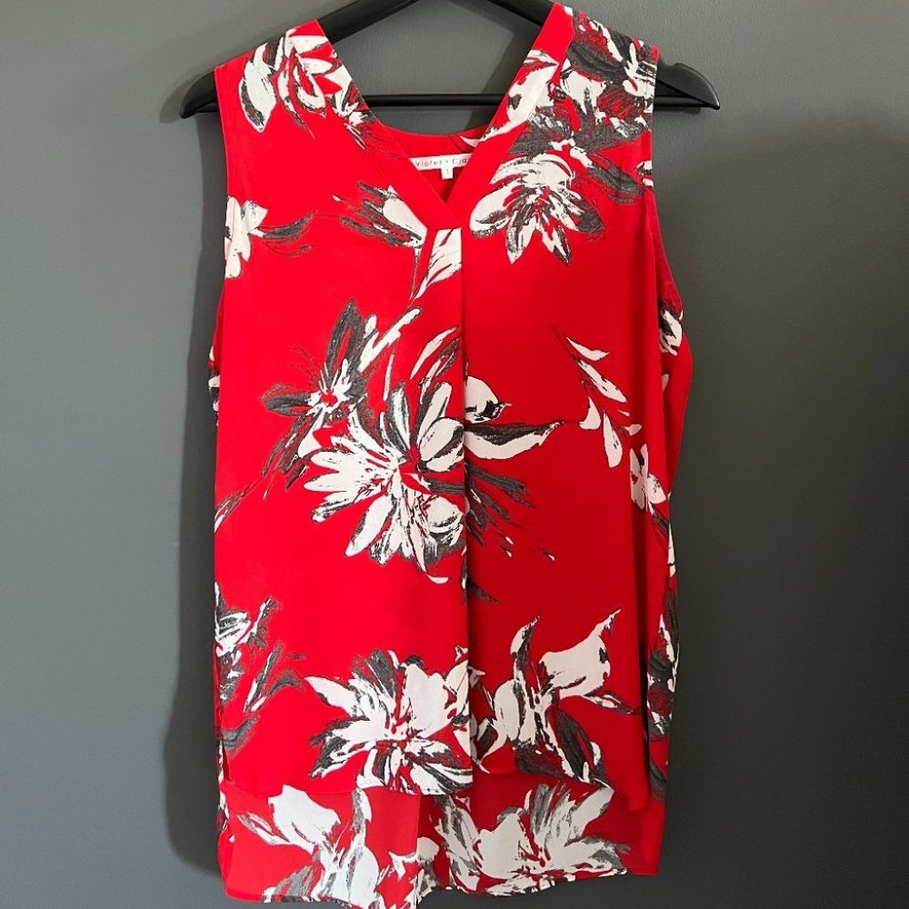 Violet & Claire Red V-Neck Floral Blouse S